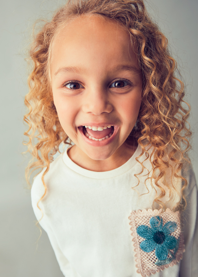 Dievčenské tričko s dlhým rukávom  - MYRL - crochet pocket t-shirt